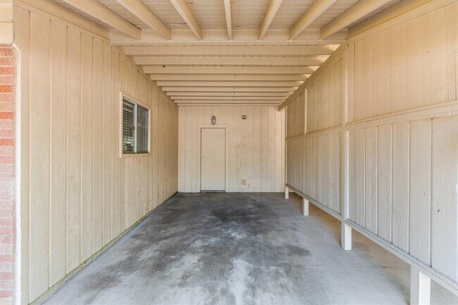 Building Photo - 2205 Lanier Dr