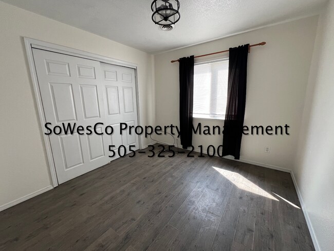 Building Photo - 3 Bedroom Home, Near Target with Garage (Small Dogs Allowed)