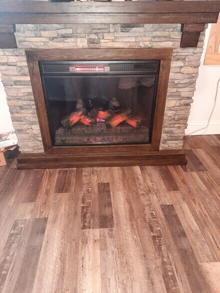 fireplace master bedroom 5 adjustable flame settings with thermostat controls - 247 Main St