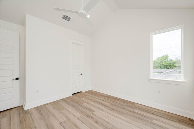 Building Photo - 1310 Ruth Ave