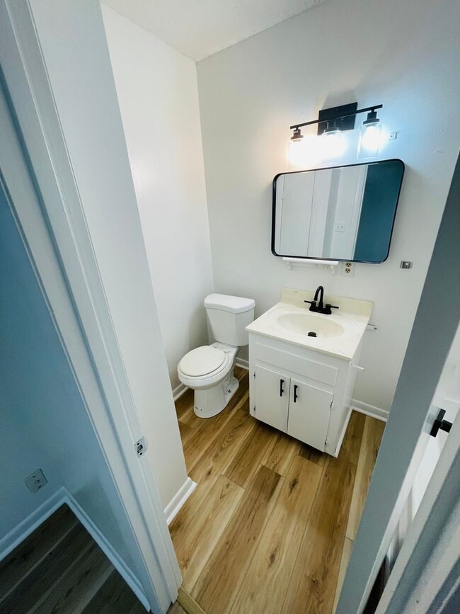 Building Photo - CROSS ST APARTMENTS