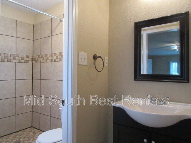 Building Photo - 1440 Rolling Hills Dr