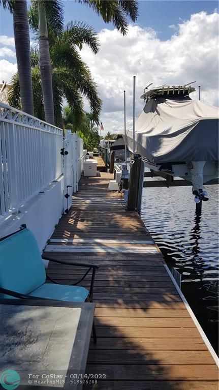 Building Photo - 191 SE 9th Ct