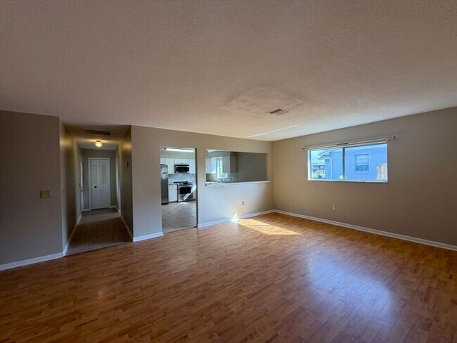 Building Photo - Renovated Home