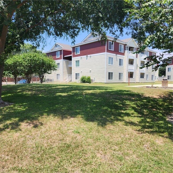 Building Photo - 515 Southwest Pkwy