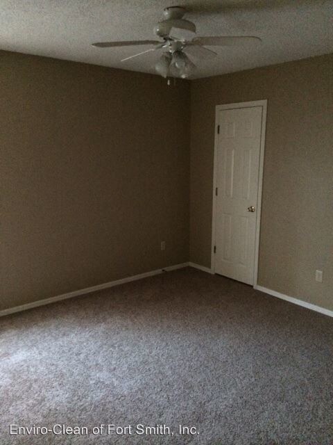 Building Photo - 8605-8607 Southridge Dr