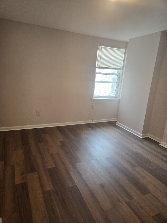 Building Photo - 881 N 41st St