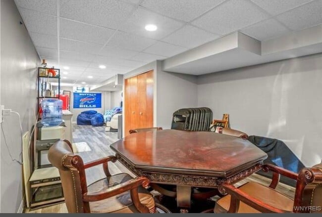 Building Photo - 3 bedroom 2 bath in the heart of Niagara F...