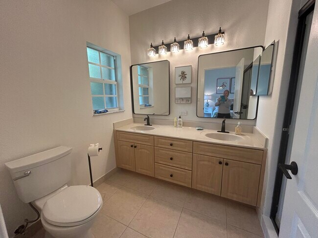 Building Photo - 12768 Westhampton Cir