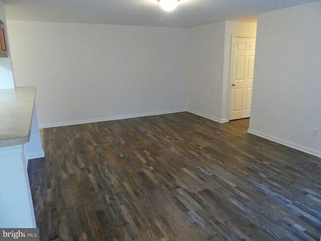 Building Photo - 1402 Golden Rod Ct