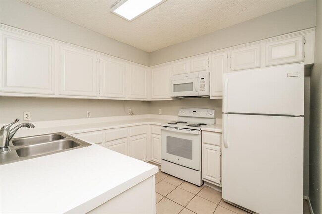 Building Photo - 200 Pecan Dr