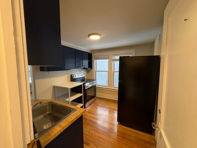 Kitchen - 38 East St