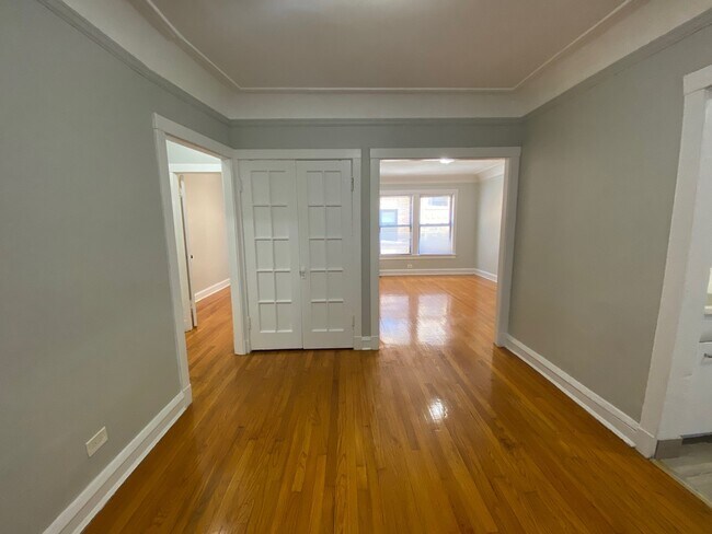 Building Photo - 6514 N Glenwood Ave