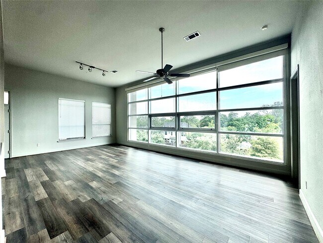 Building Photo - 3333 Weslayan St