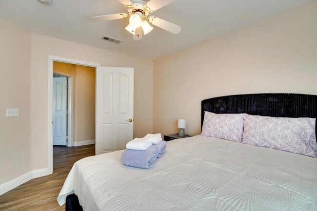 Building Photo - 2697 Pala Dura Dr