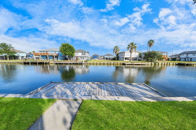 Building Photo - Waterfront Rental