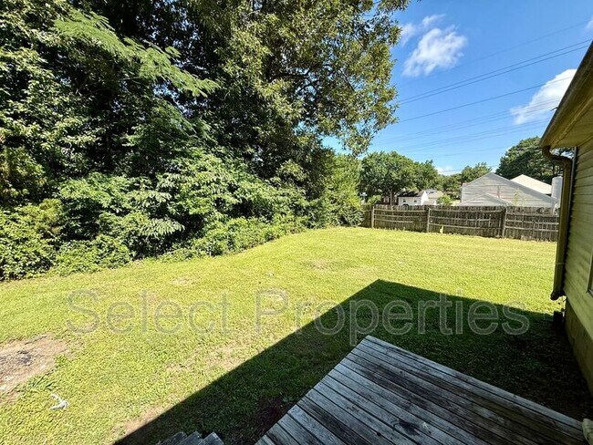 Building Photo - 1401 Elmdale Pl