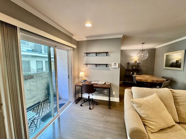 Building Photo - Furnished Santa Monica one bedroom