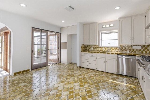 Building Photo - 7856 Paso Robles Ave