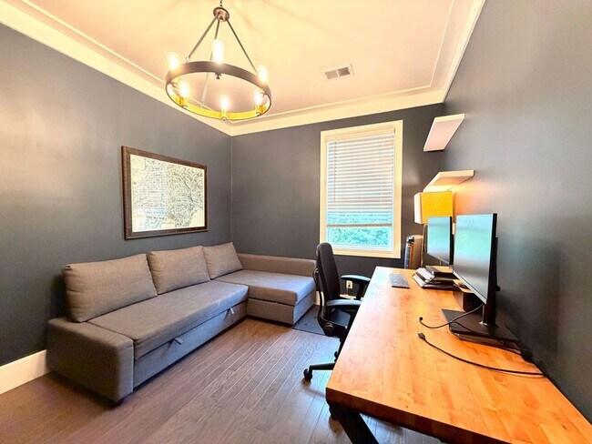 Building Photo - Available July 1st. Beautiful 4 BR/2.5 BA Home in Highly Desirable Park West! Landscaping included!