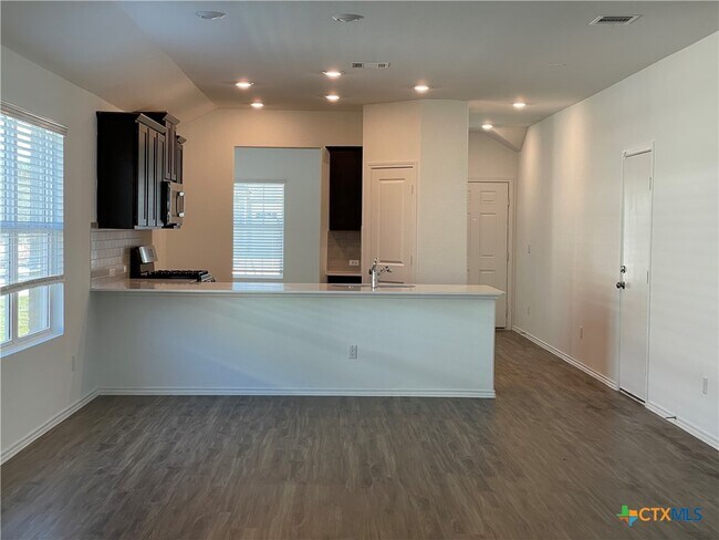Building Photo - 214 Escondido Cir