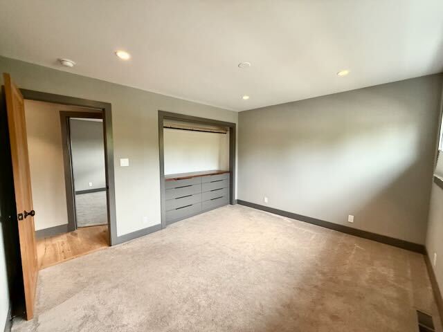 Building Photo - 2594 Roosevelt Ave