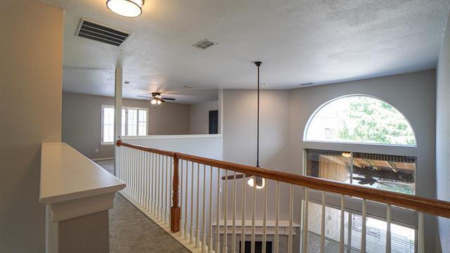 Building Photo - 2210 Garden Crest Dr
