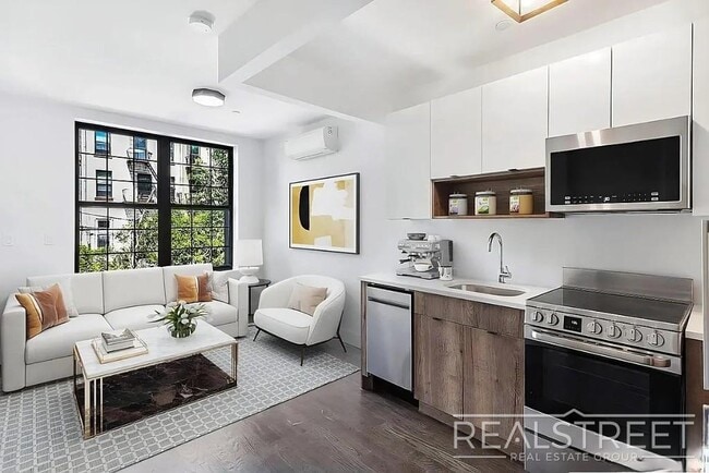 Building Photo - 771 Lexington Ave
