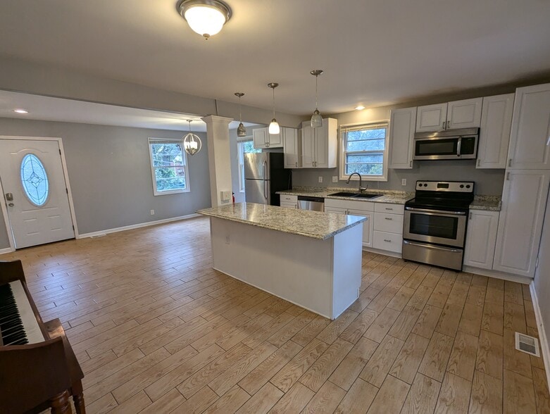 Building Photo - 997A Dozier Pl