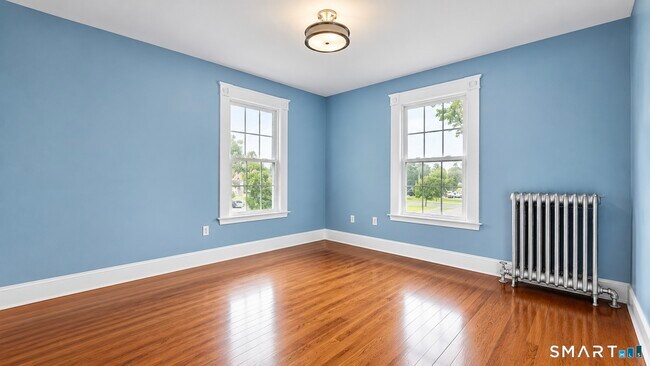 Building Photo - 21 Parmelee Ave
