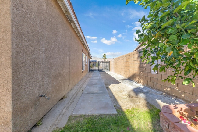 Building Photo - 83107 Greenbrier Dr