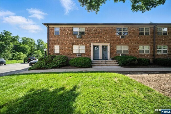 Primary Photo - 19 Savage Rd
