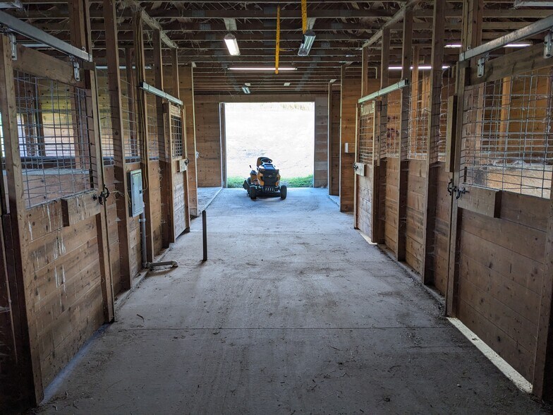 Building Photo - 10915 Roloson Rd