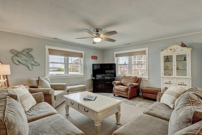 Building Photo - FURNISHED OFF-SEASON MONTHLY RENTAL-STARTI...