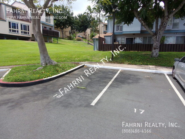 Building Photo - PALEHUA GARDENS - Upgraded 3 Bedroom Townhome