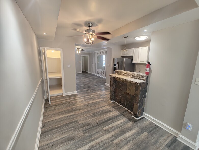 Dining area - 1624 E Mayland St