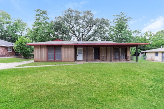 Primary Photo - Charming 4 Bedroom Ranch