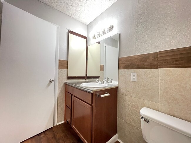 Building Photo - 2 Bed / 1 Bath Condo in Gated Comm. In Altamonte Springs. Available Now!