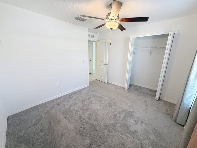 Building Photo - Beautiful 3 bedroom, 2 bath single family home awaits you!