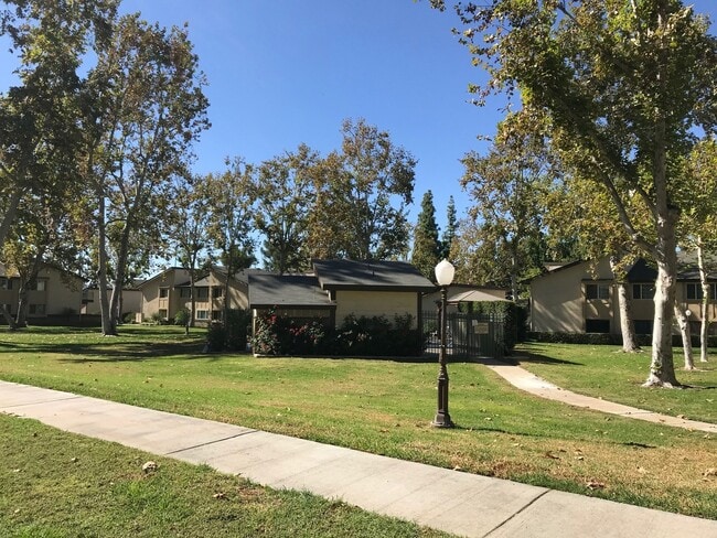 Building Photo - 1186 E Lugonia Ave
