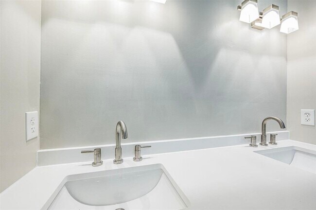 Building Photo - 204 Wilson Ave