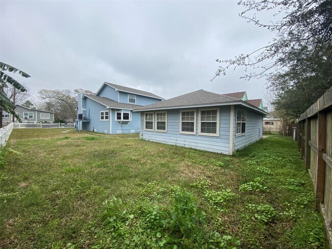 Building Photo - 911 Hawthorne Rd