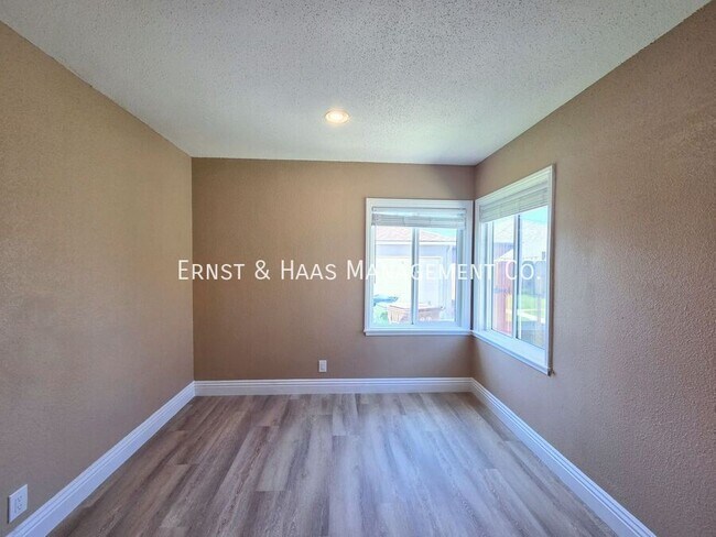 Building Photo - 705 N Hillford Ave