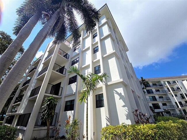 Building Photo - 900 River Reach Dr