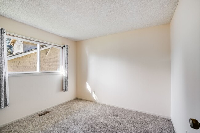 Building Photo - Beautiful 3 bed, 2 bath rental home in Milwaukie!