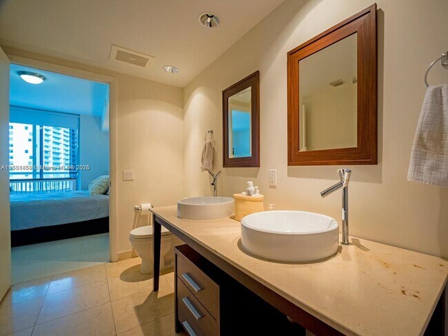 Building Photo - 485 Brickell Ave