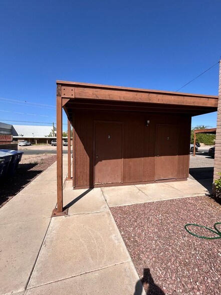 Building Photo - 1150 N Catalina Ave