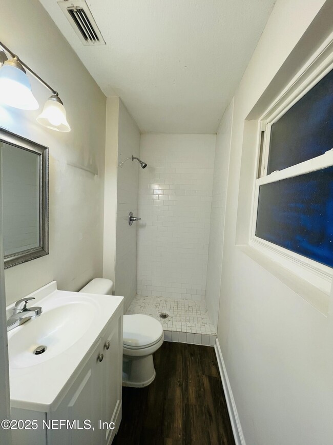 Building Photo - 10824 Indies Dr N