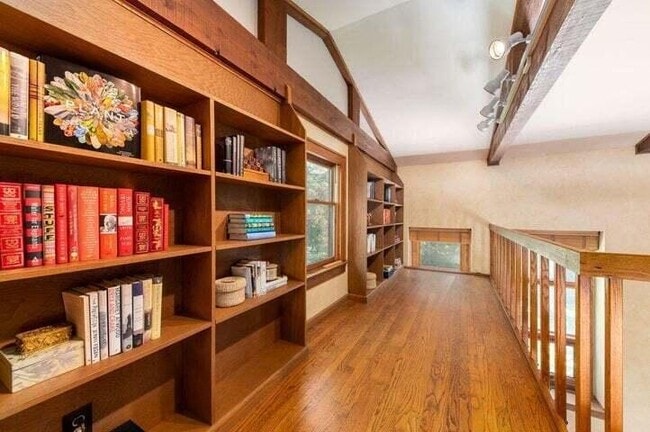 Building Photo - 824 N 66th St