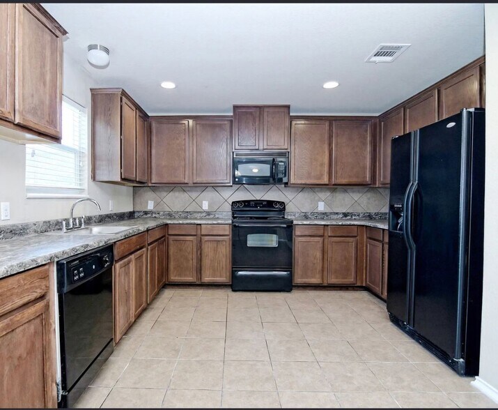 Building Photo - 118 Arcadia Pl